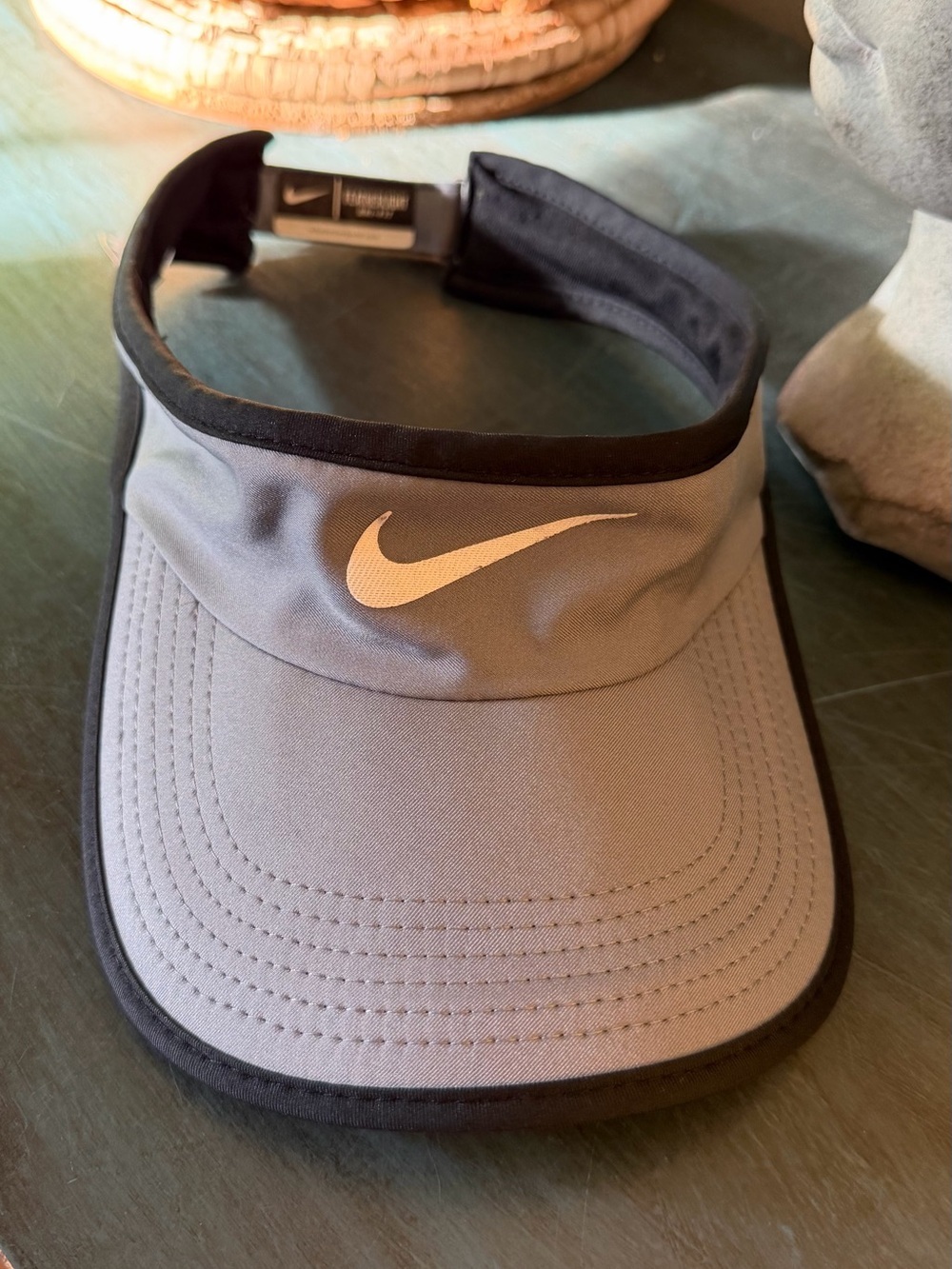 Nike Featherlight Dri Fit vision grey
Unisex- adjustable strap